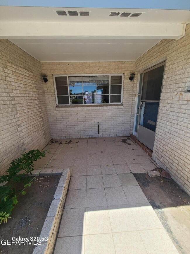 Building Photo - 521 Balboa Rd