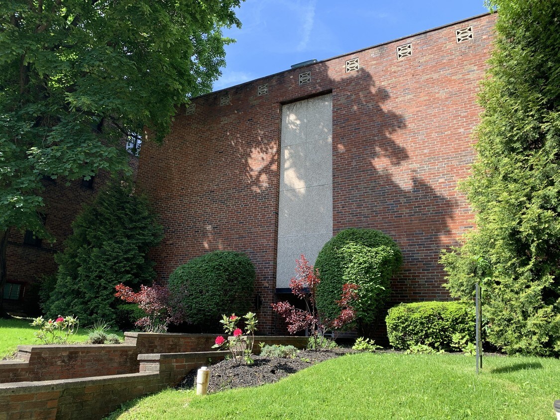 Primary Photo - 730 S Negley Ave