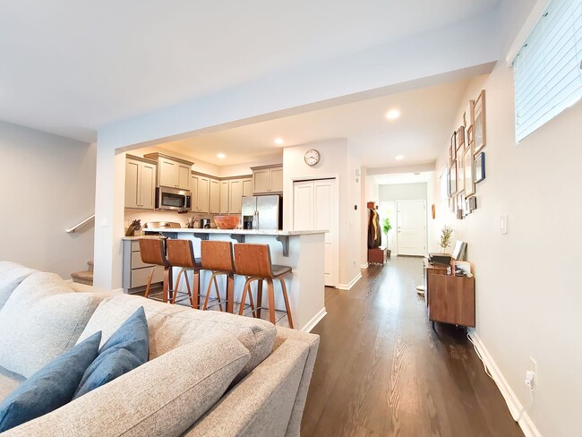 Foto del edificio - 4 bedroom/2.5 bath in Parkside Estates