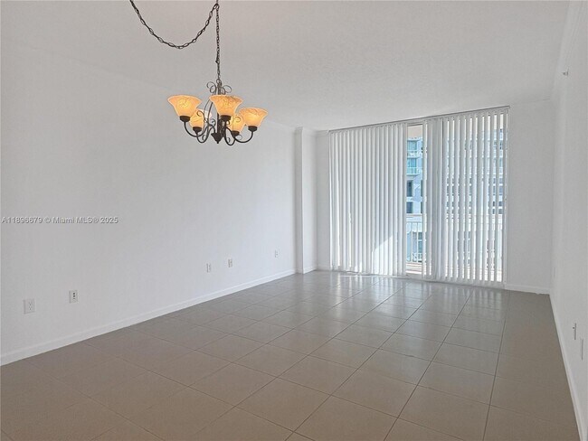 Building Photo - 2000 N Bayshore Dr