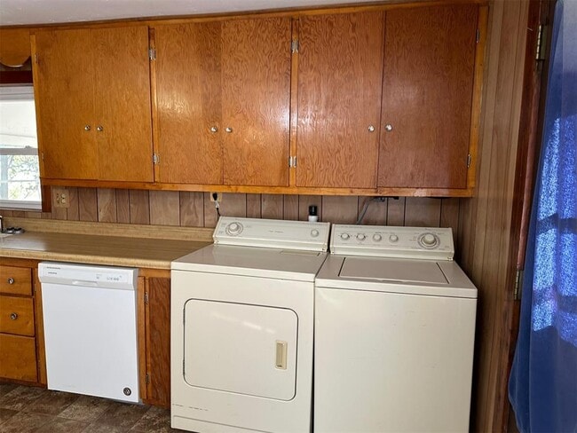 Foto del edificio - 1424 S Academy Rd