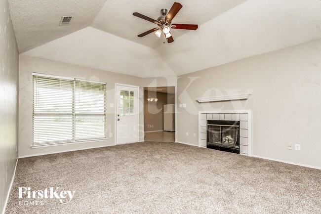 Building Photo - 606 Plainview Dr