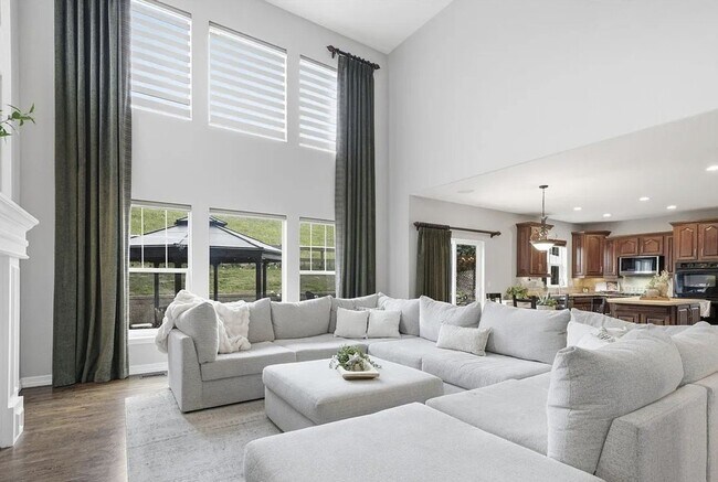 Foto del edificio - 2212 Ridgetrail Dr