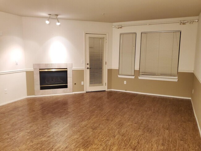Building Photo - Everett - Silver Lake 2 Primary Bedroom To...