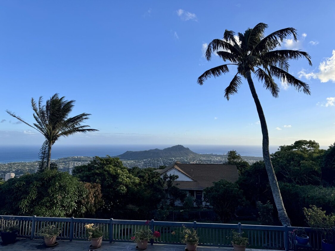 Foto principal - Maunalani Heights - Renovated 4 bedroom, 3...