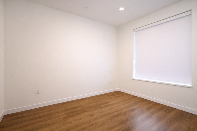 Building Photo - 3100 272 St