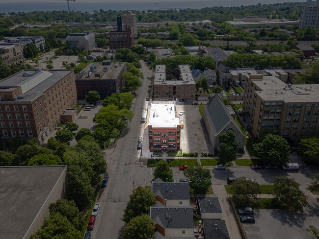 Building Photo - 6103 S Kenwood Ave