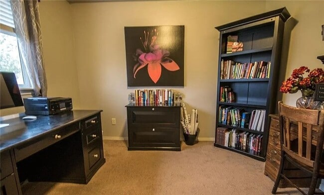 Building Photo - 4 Bedroom Home with Yard, Garage & Pet-Friendly Policy