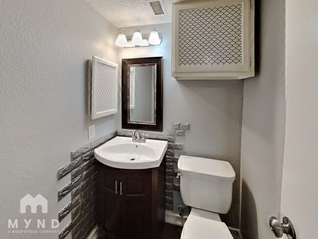 Building Photo - 6428 Fern Meadow Dr