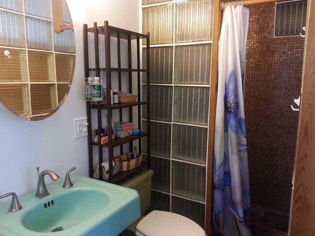 Foto del edificio - 512 Tulip Ave