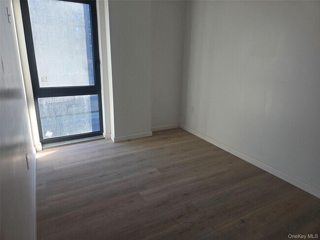 Foto del edificio - 70-40 45th Ave