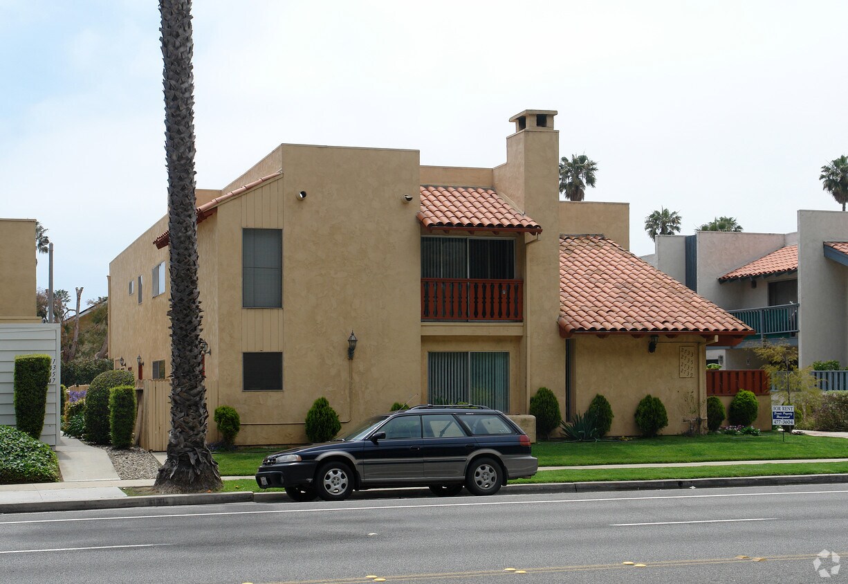 Building Photo - 2733-2739 Harbor Blvd