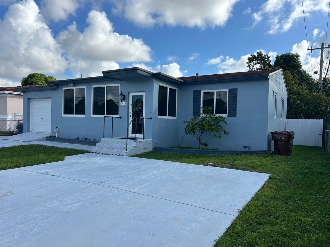 Foto principal - 5015 E 1st Ct