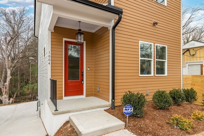 Foto del edificio - Modern 4-bedroom, 4-bathroom Home in Durham, NC