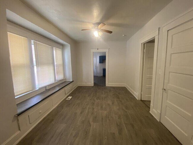 Building Photo - 3831 Carlyle Ave