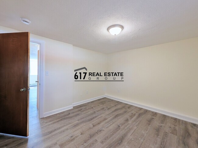 Foto del edificio - 176 N Beacon St