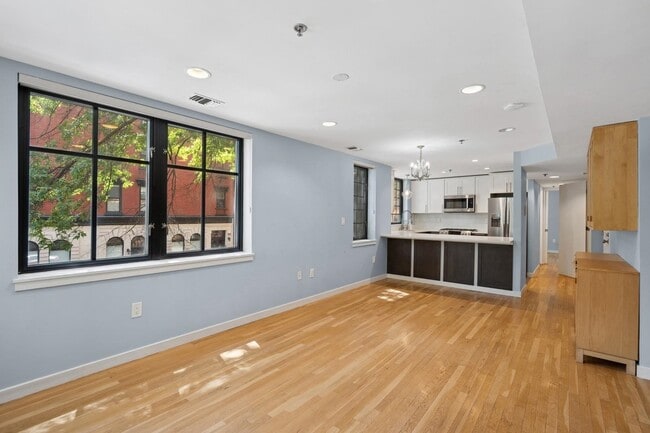 Building Photo - 1320 Bloomfield St