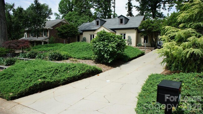 Foto del edificio - 4400 Woods End Ln