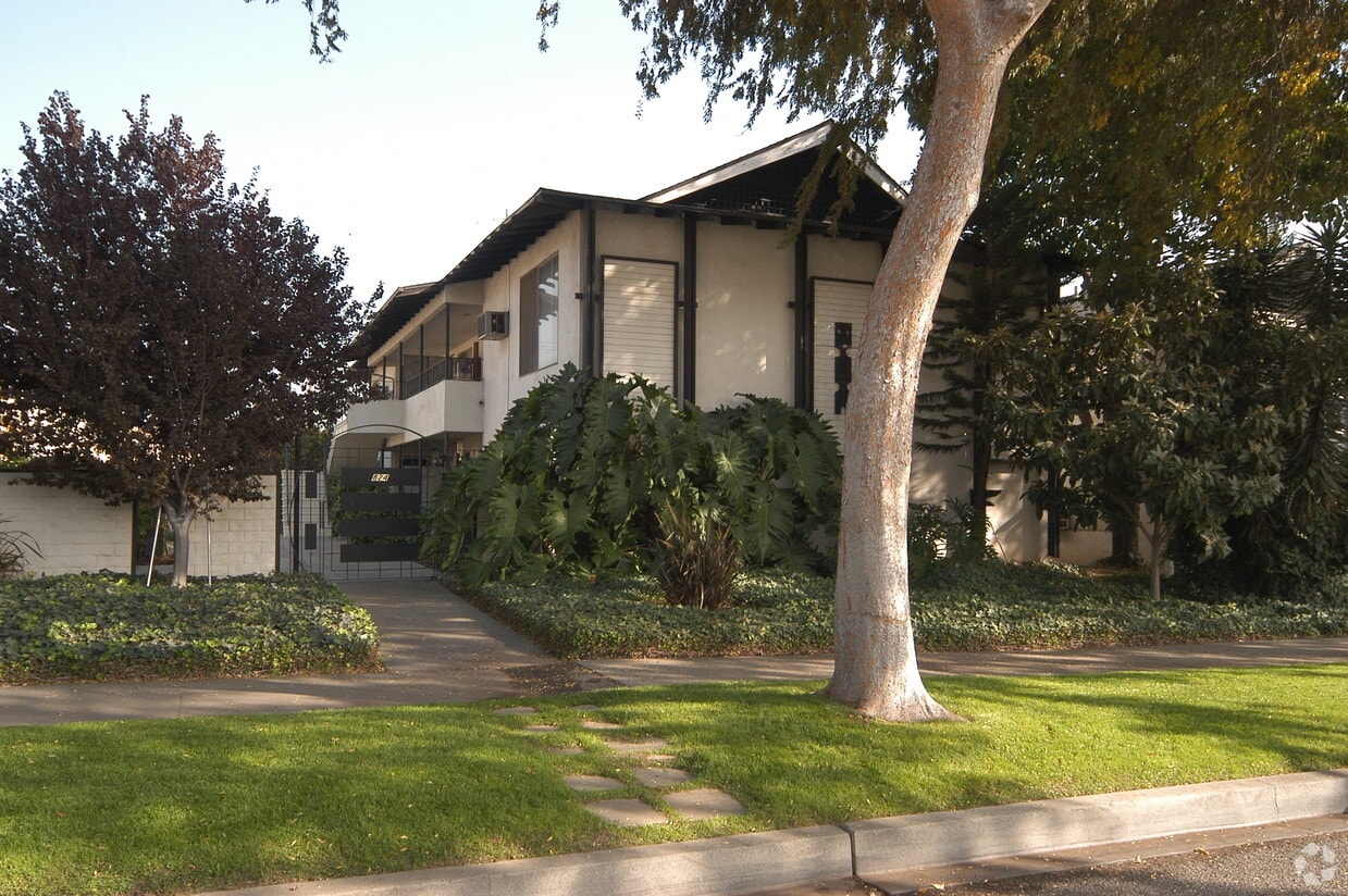 Building Photo - 824 N Redding Way