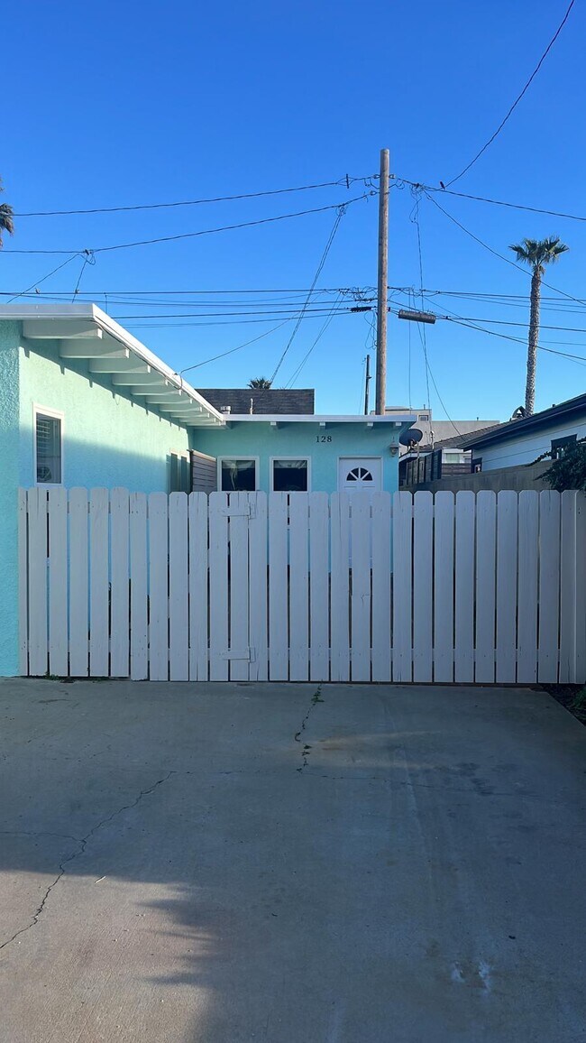 Building Photo - 128 San Fernando Ave