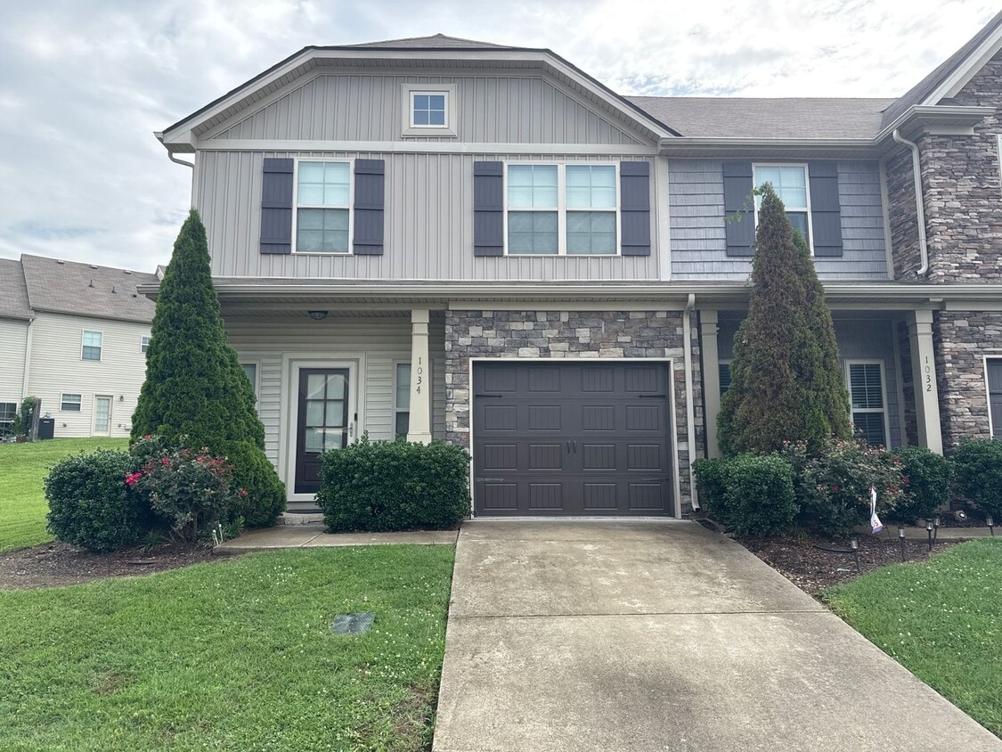 Modern End-Unit Townhome in the Heart of Old Hickory, Wilson County! - Modern End-Unit Townhome in the Heart of Old Hickory, Wilson County!