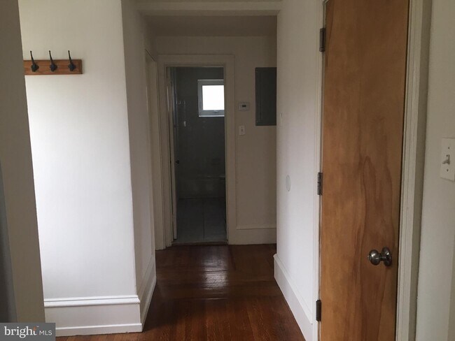 Building Photo - 421 Lyceum Ave