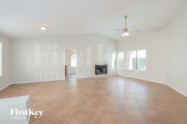 Building Photo - 3240 N Hill Farm Dr
