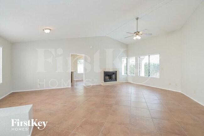 Foto del edificio - 3240 N Hill Farm Dr
