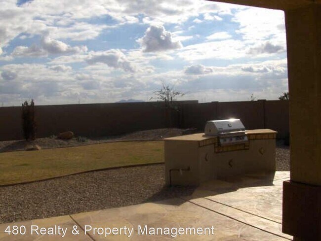 Foto del edificio - 4 br, 2 bath House - 10535 E Medina Ave