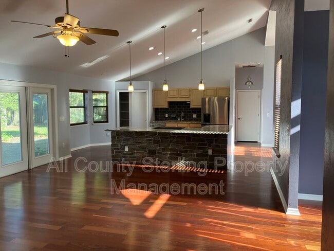 Building Photo - 2104 SW 75th Terrace