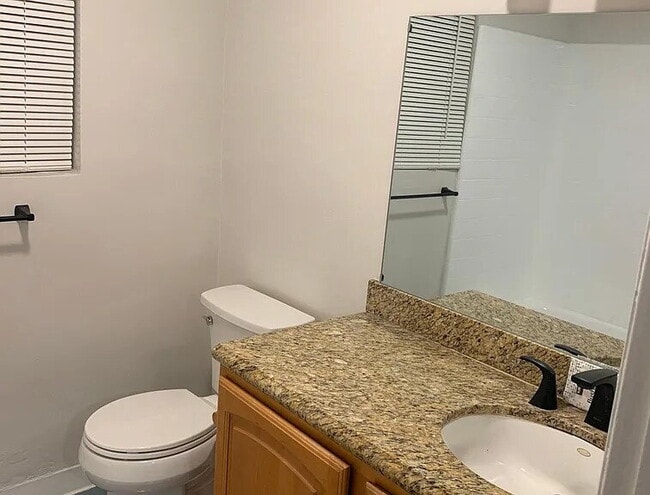 Building Photo - "Spacious 2-Bed, 2-Bath Gem in Northridge – Your Perfect 1074 Sq Ft Retreat!"