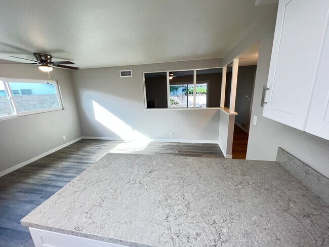 Building Photo - Wonderfully Upgraded 3 Bed 2 Bath Garden G...