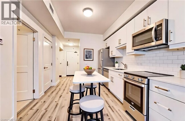 Building Photo - 247 Northfield Dr E