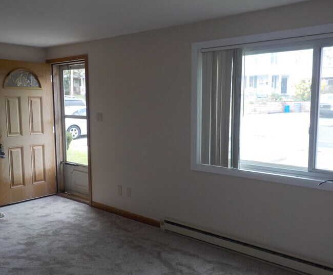 Living room - 114 E Cumberland Rd