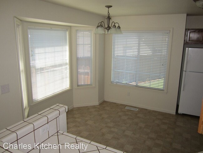 Building Photo - 3 br, 2 bath House - 3196 Parkview Drive