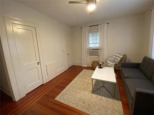 Foto del edificio - 622 Harwood St