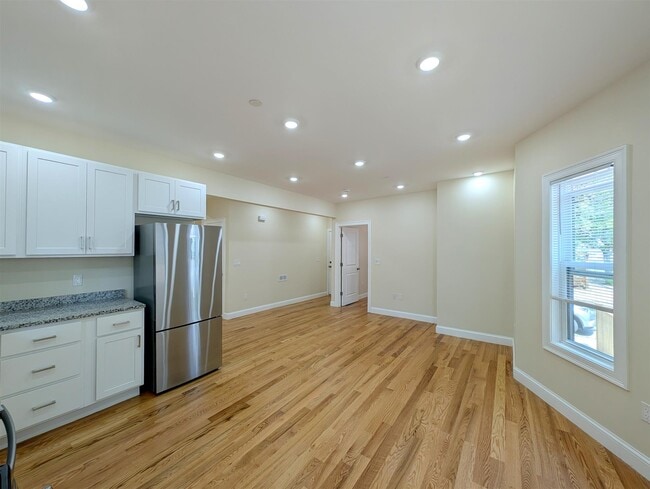 Building Photo - 22 Holyoke Rd