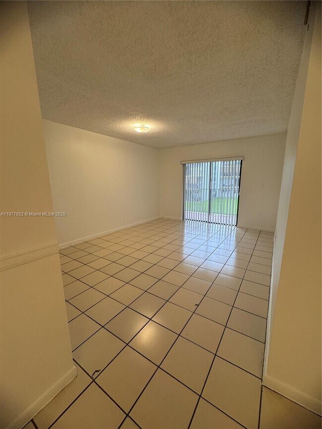 Foto del edificio - 5765 W 25th Ct