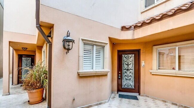 Foto del edificio - 3401 Barham Blvd