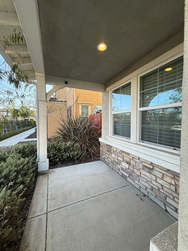 Building Photo - Beautiful Newer Two Story Home in the Gated Community of HG Gardens