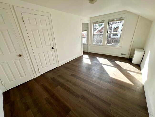 Foto del edificio - 9924 Ascan Ave