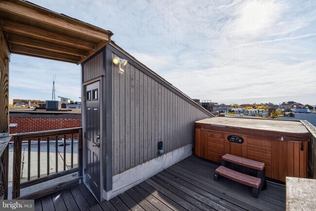 Foto del edificio - 1000 Park Rd NW