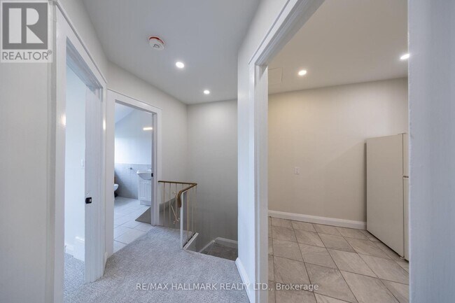 Photo du bâtiment - 1366 Davenport Rd