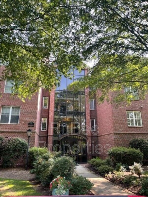 Foto del edificio - 725 Magnolia Ave