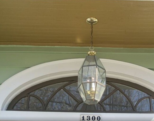 Foto del edificio - 1300 Wake Forest Rd