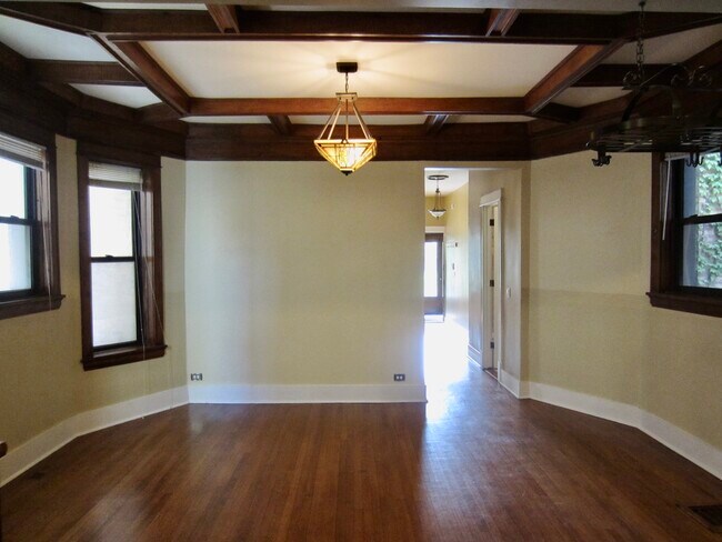 dining room - 4613 N Malden St
