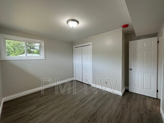 Building Photo - 7305 White Oak Ave