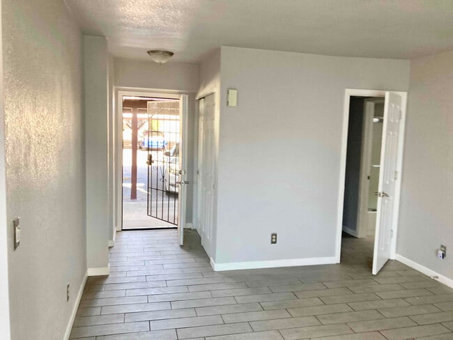 Building Photo - 4319 Plaza Vista