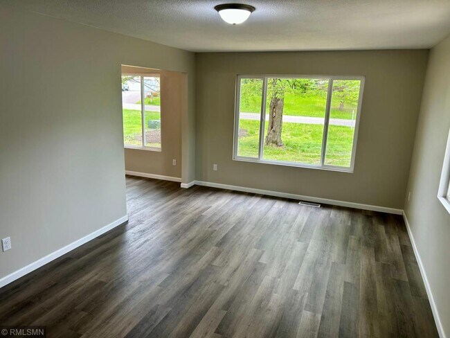Foto del edificio - 20555 Smith St NW