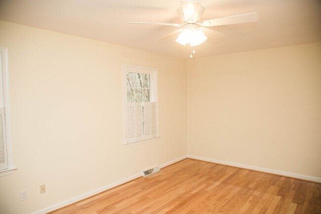 Building Photo - Two Bedroom Available off Barracks Road!